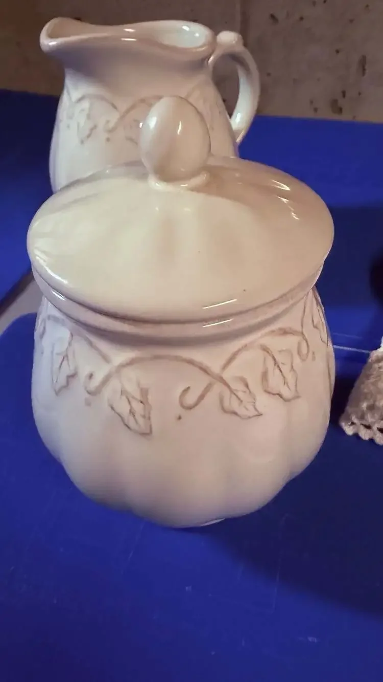 VINTAGE Longaberger Pottery Creamer & Sugar Bowl w/Lid Leaf Vine Ivory Set